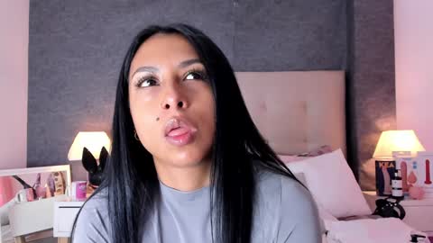 Snapshot of angels_one chatting on February 2025 01:30:01 PM Angela online show from February 2025 01:30:01 PM