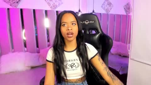 Snapshot of angelsmia_ chatting on September 2025 04:17:02 AM MIA available content ask online show from September 2025 04:17:02 AM