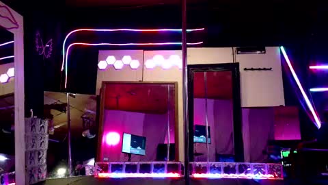 Snapshot of angelsparkle80 chatting on February 2025 06:06:02 AM Madison Marie online show from February 2025 06:06:02 AM