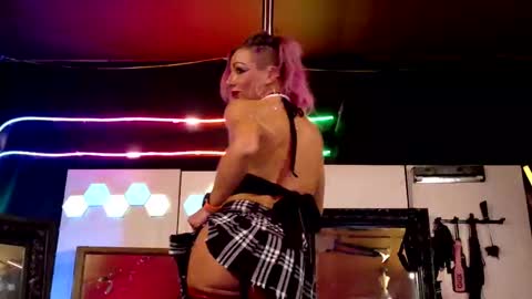 Snapshot of angelsparkle80 chatting on October 2025 05:32:02 AM Madison Marie online show from October 2025 05:32:02 AM