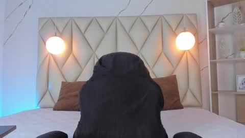 ANGIE online show from November 2025 02:07:01 PM