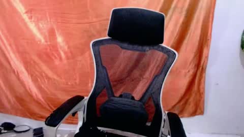 angelyn_slim online show from June 2026 05:25:01 AM