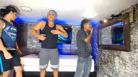 Snapshot of anghelytos chatting on November 2025 09:36:01 PM anghelytos online show from November 2025 09:36:01 PM