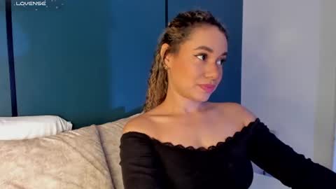 Snapshot of angie_leonn chatting on July 2026 12:33:01 PM A N G I E online show from July 2026 12:33:01 PM