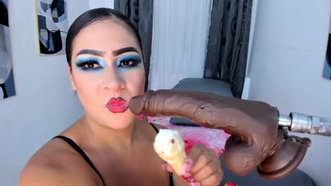 Snapshot of angie_will chatting on December 2024 08:23:02 PM A N G I E. online show from December 2024 08:23:02 PM