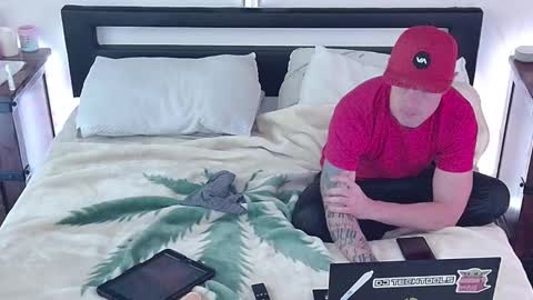 Snapshot of anglz017 chatting on December 2024 08:47:02 PM Anglz017 online show from December 2024 08:47:02 PM