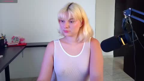 Ania online show from May 2026 08:25:01 PM