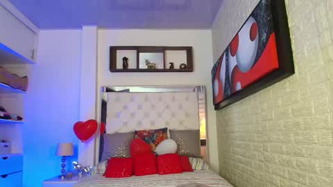 laura  online show from February 2025 04:48:02 AM