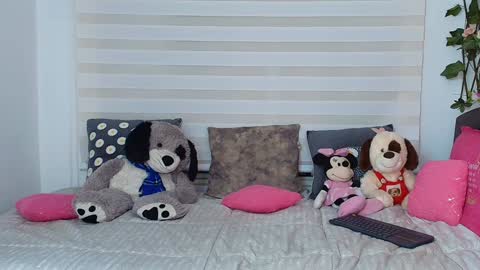 laura  online show from November 2025 01:18:01 AM