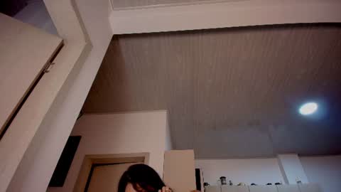 laura  online show from July 2026 01:58:33 AM