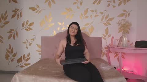 Lauren Anika online show from January 2025 11:43:01 AM