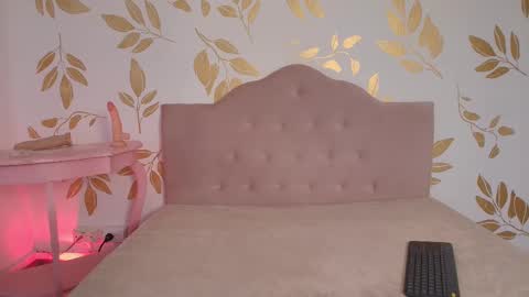 Lauren Anika online show from January 2025 11:45:02 AM