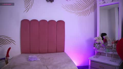 Lauren Anika online show from February 2025 12:06:02 PM