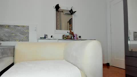 Luna online show from March 2026 05:35:02 AM