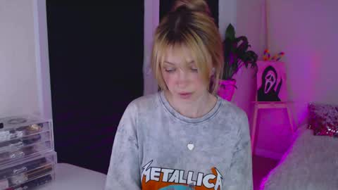 anita_moon_ online show from April 2026 10:32:02 PM