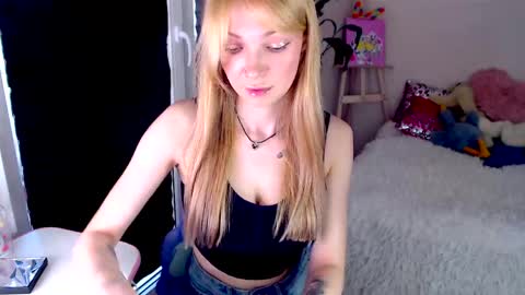 anita_moon_ online show from May 2026 01:15:02 PM