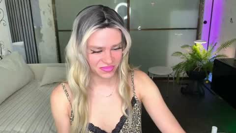 anjalin_sososok online show from June 2026 05:37:01 AM