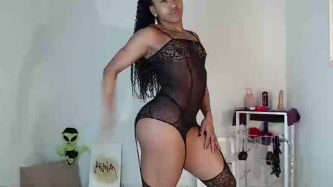 Snapshot of anjinhama chatting on November 2025 01:59:01 AM Hello My name is NaiaraPv is OPEN online show from November 2025 01:59:01 AM