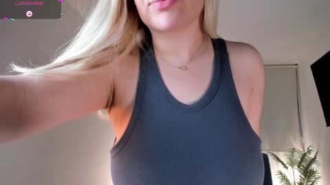 Snapshot of ann__w chatting on January 2026 04:28:02 AM Ann online show from January 2026 04:28:02 AM