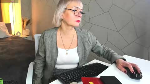 Snapshot of ann_annise chatting on February 2026 01:12:01 AM ann_annise online show from February 2026 01:12:01 AM