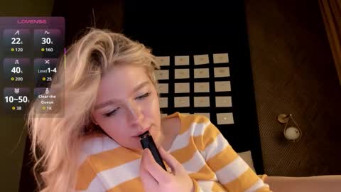 Snapshot of anna_robinson chatting on March 2026 05:44:01 AM Anna online show from March 2026 05:44:01 AM