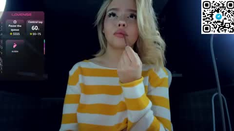 Snapshot of anna_robinson chatting on April 2026 01:39:01 AM Anna online show from April 2026 01:39:01 AM