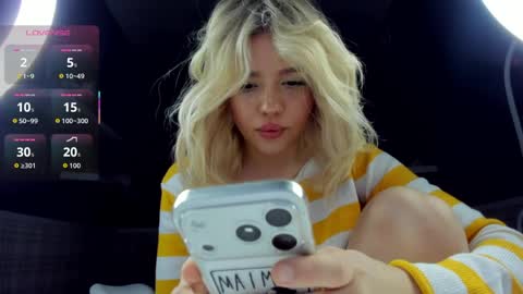 Snapshot of anna_robinson chatting on April 2026 01:03:01 AM Anna online show from April 2026 01:03:01 AM