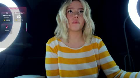 Snapshot of anna_robinson chatting on April 2026 01:06:02 AM Anna online show from April 2026 01:06:02 AM