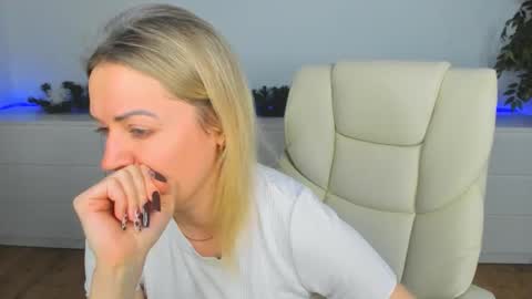 anna_snow9 online show from December 2025 07:07:01 PM