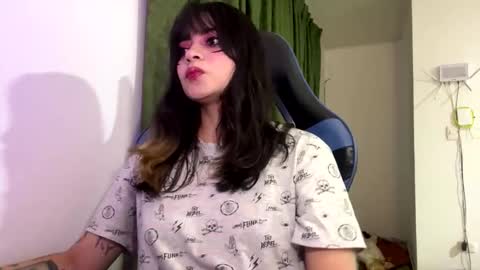 Snapshot of annacrow chatting on November 2025 06:12:01 AM Anna online show from November 2025 06:12:01 AM