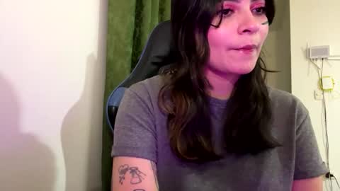 Snapshot of annacrow chatting on December 2025 01:46:02 AM Anna online show from December 2025 01:46:02 AM