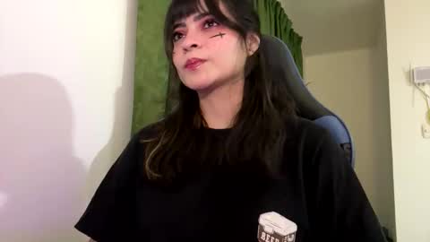 Snapshot of annacrow chatting on December 2025 01:25:01 AM Anna online show from December 2025 01:25:01 AM