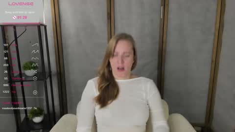 Snapshot of annagrees1 chatting on November 2025 01:43:01 PM annagrees1 online show from November 2025 01:43:01 PM