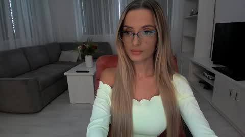 Snapshot of annaise_ chatting on November 2025 12:14:02 PM annaise online show from November 2025 12:14:02 PM