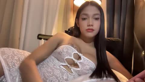 Snapshot of annalolaxoxo chatting on January 2026 08:27:02 AM AshyElliston online show from January 2026 08:27:02 AM