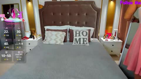 Anna online show from October 2025 01:06:01 AM