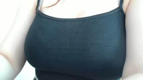 Snapshot of annbelll chatting on May 2026 10:10:02 AM Bella online show from May 2026 10:10:02 AM