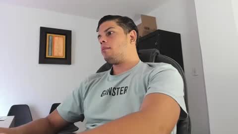 Snapshot of anndyhardy11 chatting on December 2024 12:30:02 PM Anndy Hardy online show from December 2024 12:30:02 PM