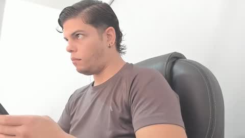 Snapshot of anndyhardy11 chatting on January 2025 01:53:01 PM Anndy Hardy online show from January 2025 01:53:01 PM