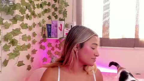 Anne online show from February 2025 06:58:01 PM