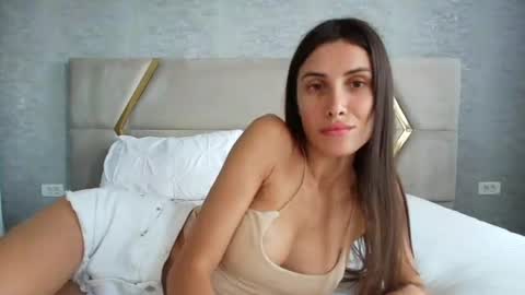 AnneHotxxx online show from June 2026 07:11:02 AM