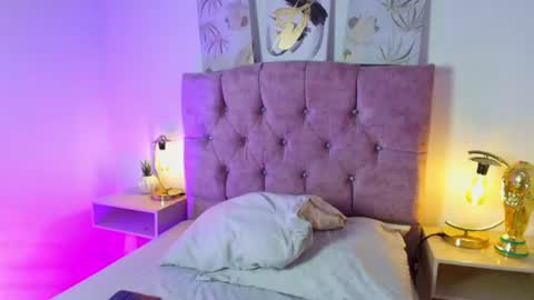Annie Bonnie   online show from June 2026 12:02:01 PM
