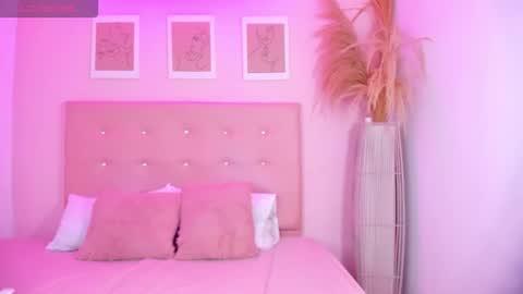 annie_dolce_ online show from October 2025 09:49:02 PM