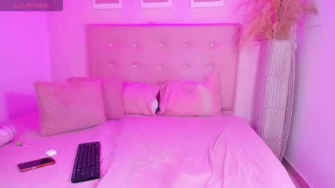 annie_dolce_ online show from February 2026 01:57:01 AM