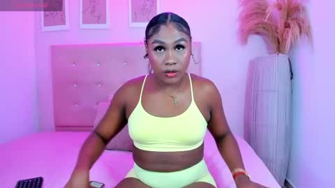 annie_dolce_ online show from June 2026 01:09:02 PM