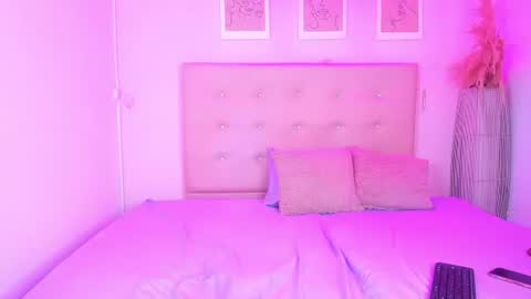 annie_dolce_ online show from July 2026 01:35:02 PM
