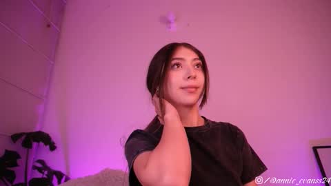 Snapshot of annie_evans24 chatting on February 2025 05:02:02 AM Annie Evans online show from February 2025 05:02:02 AM