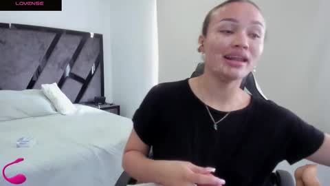 Annie and Stefan online show from November 2025 03:30:02 PM