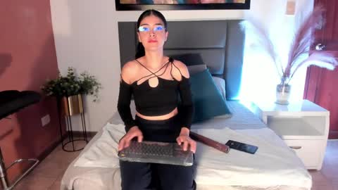 Annie Bluee online show from May 2026 11:51:01 AM