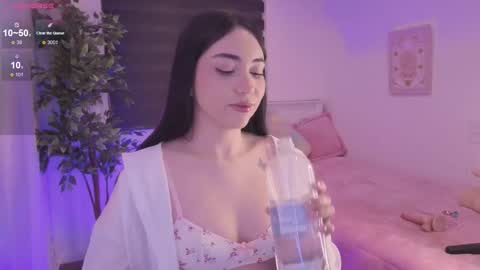 Snapshot of anniebrie chatting on November 2025 06:02:02 AM Cassandra online show from November 2025 06:02:02 AM